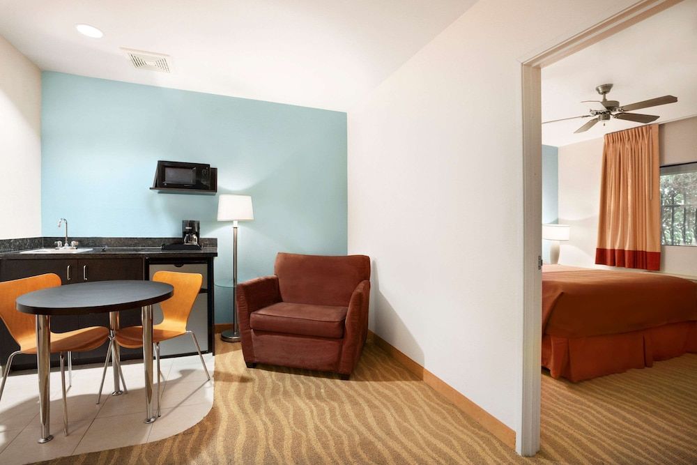 Studio Suite, 1 King Bed, Non Smoking (Ground Floor)