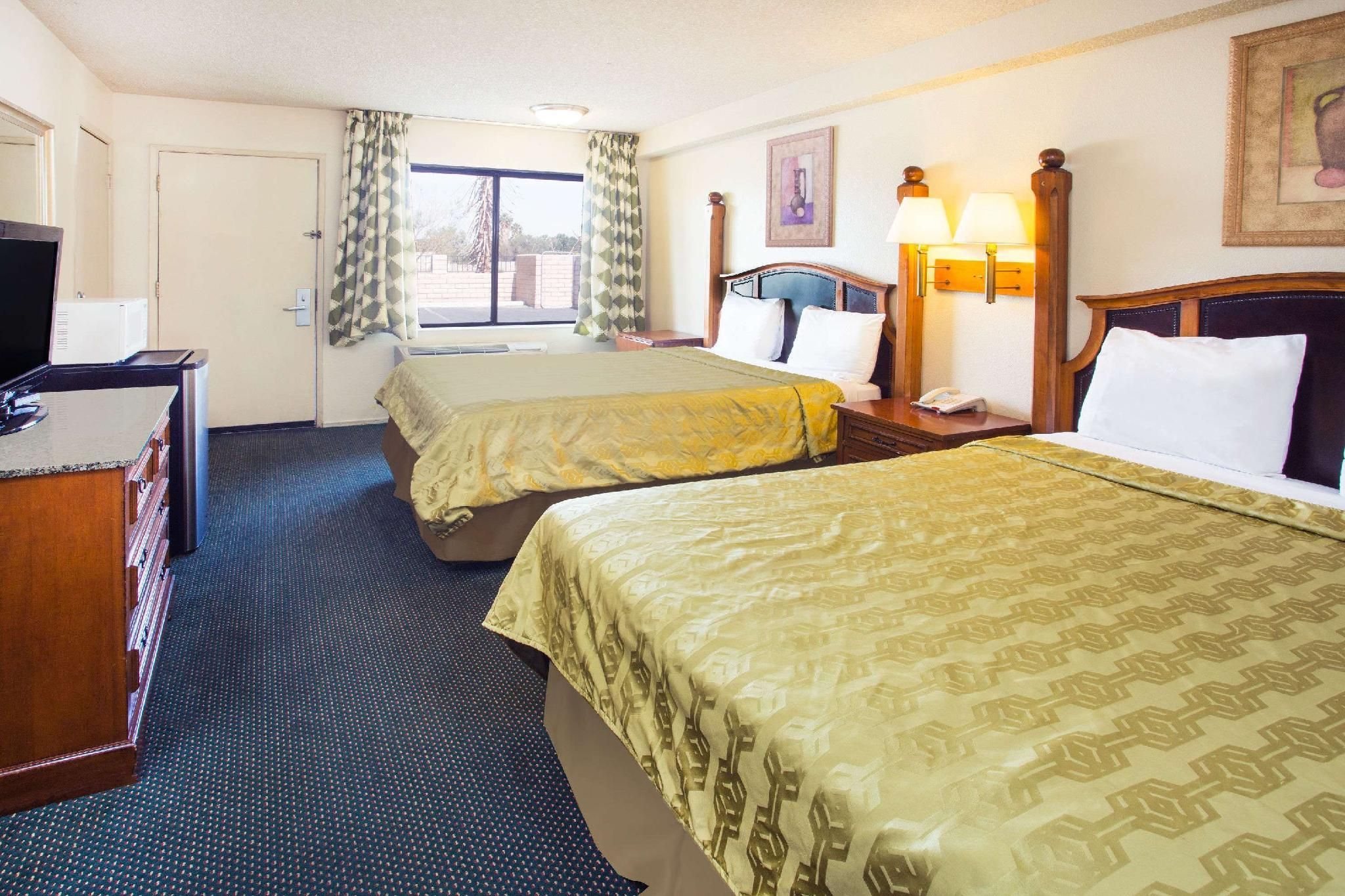 2 Queen Beds Non-Smoking