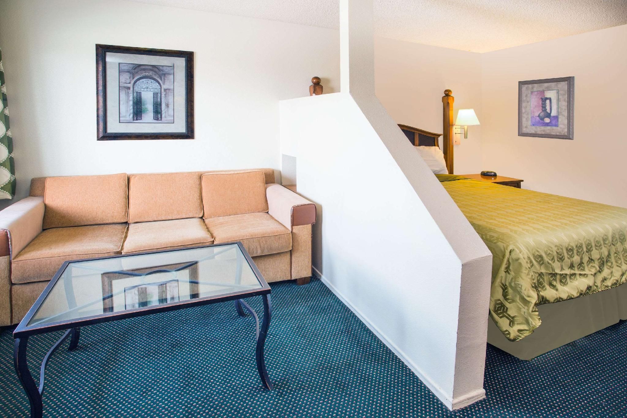 1 Queen Bed Non-Smoking