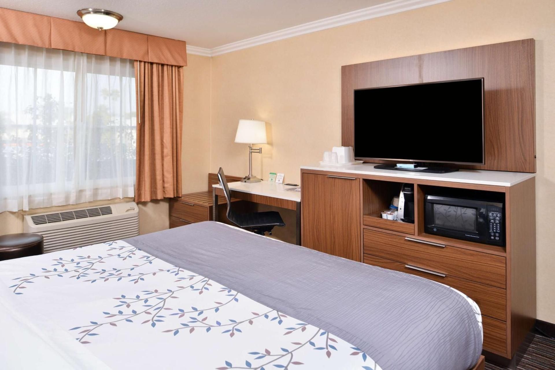 King Room - Upper Floor/Non-Smoking