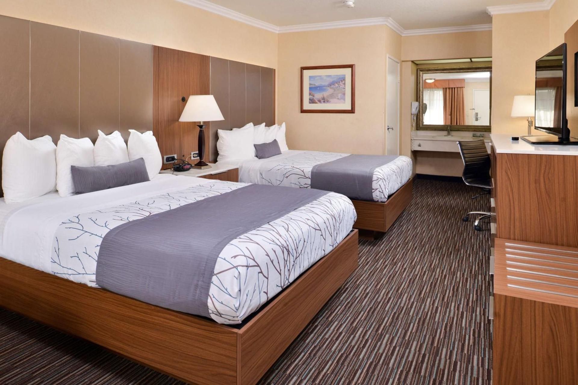 Queen Room with Two Queen Beds - Upper Floor/Non-Smoking