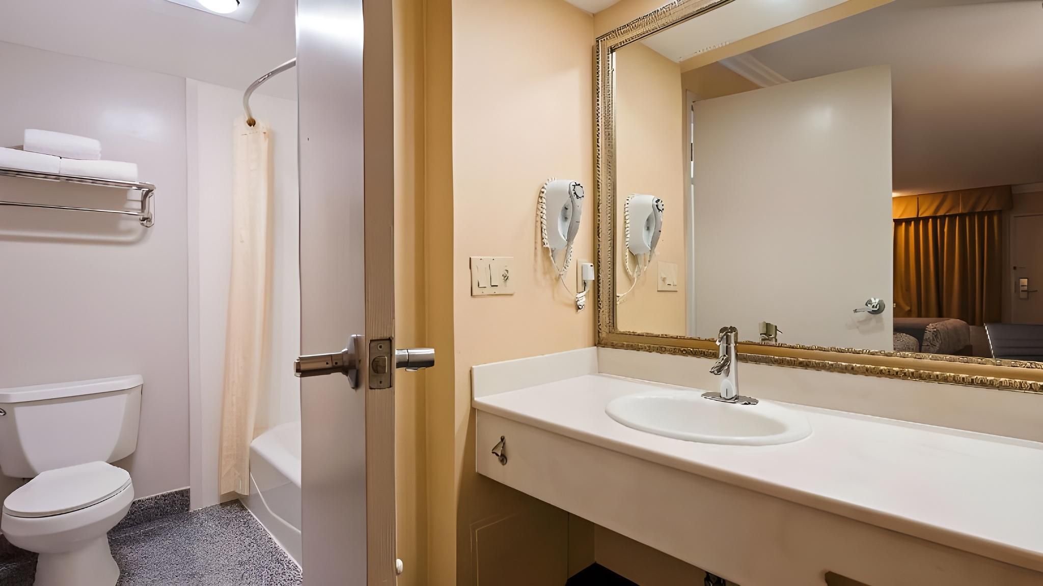 Best Western Airpark Hotel-Los Angeles LAX Airport 2 double beds, nonsmoking 3