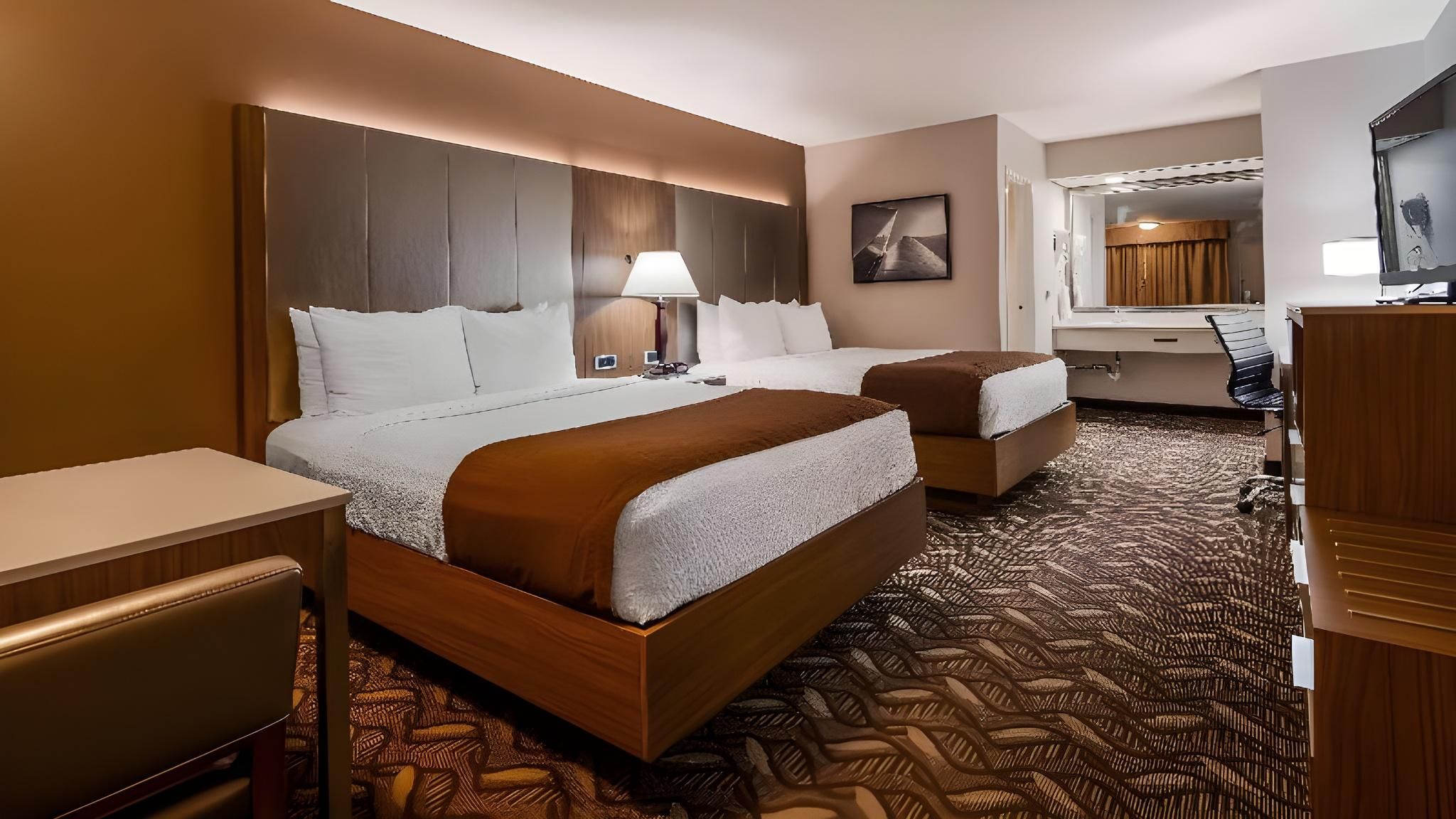 2 Queen Beds, Nonsmoking, Oversized Room