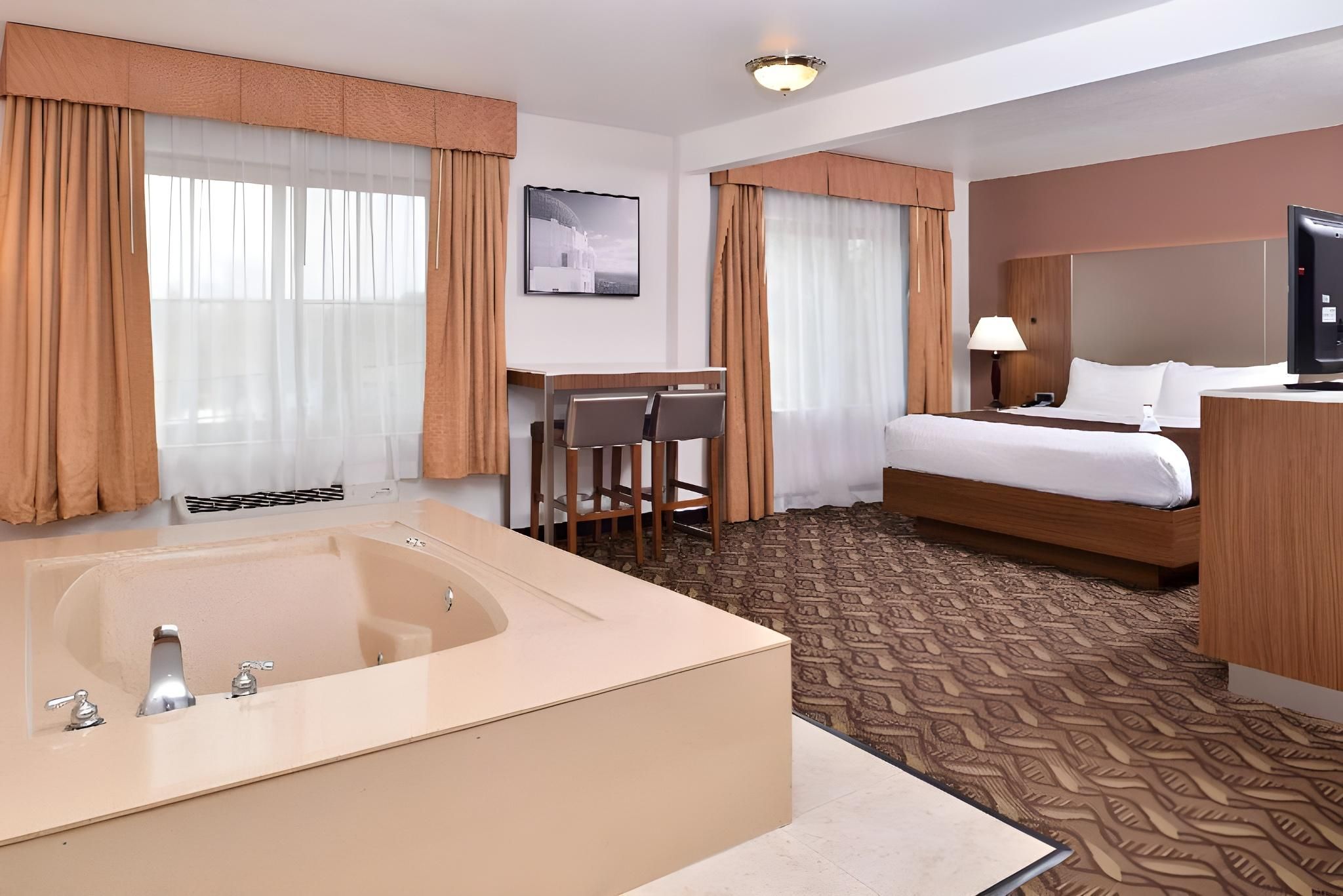 1 King Bed, NonSmoking, Oversized Room