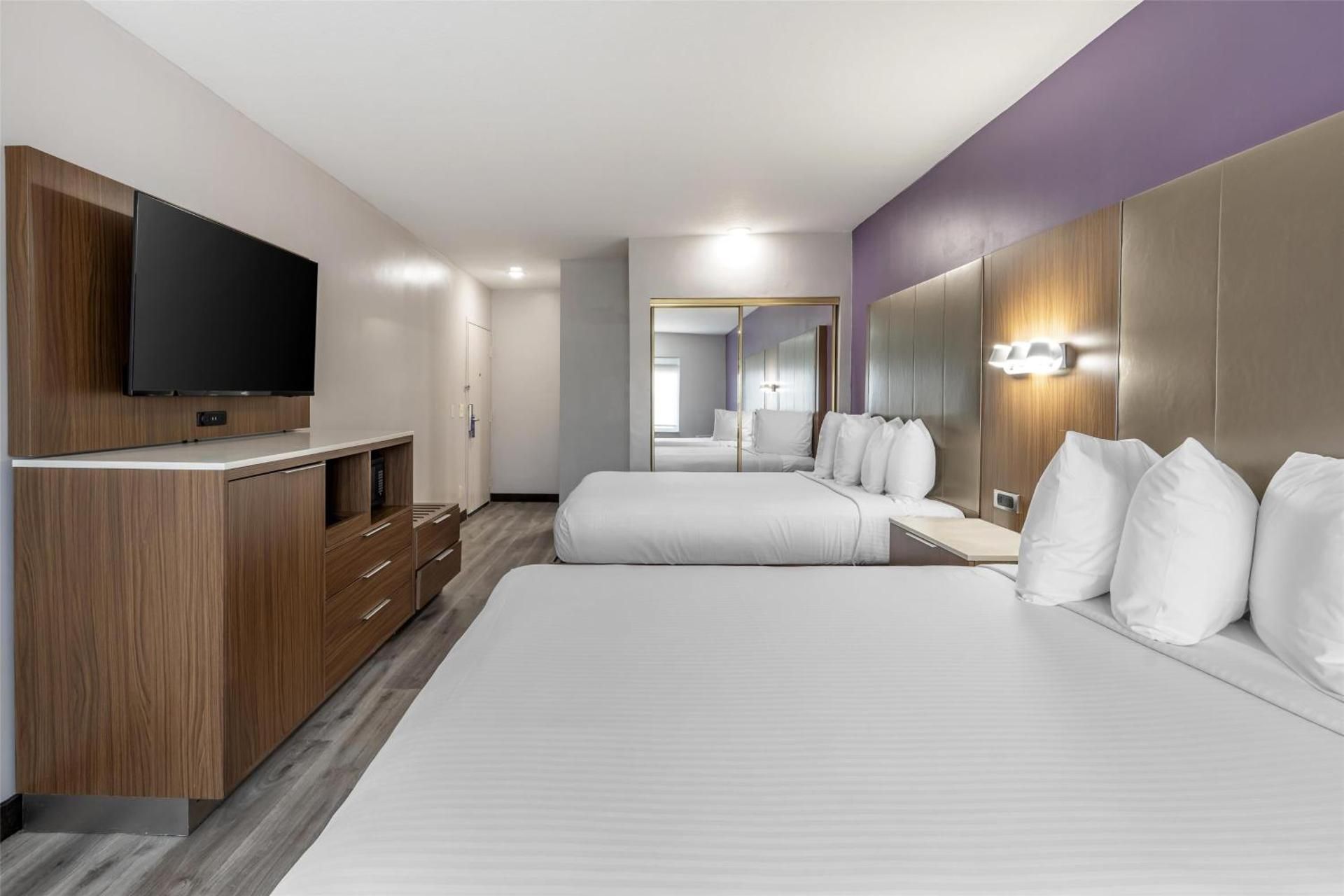 Queen Room with Two Queen Beds - Upper Floor