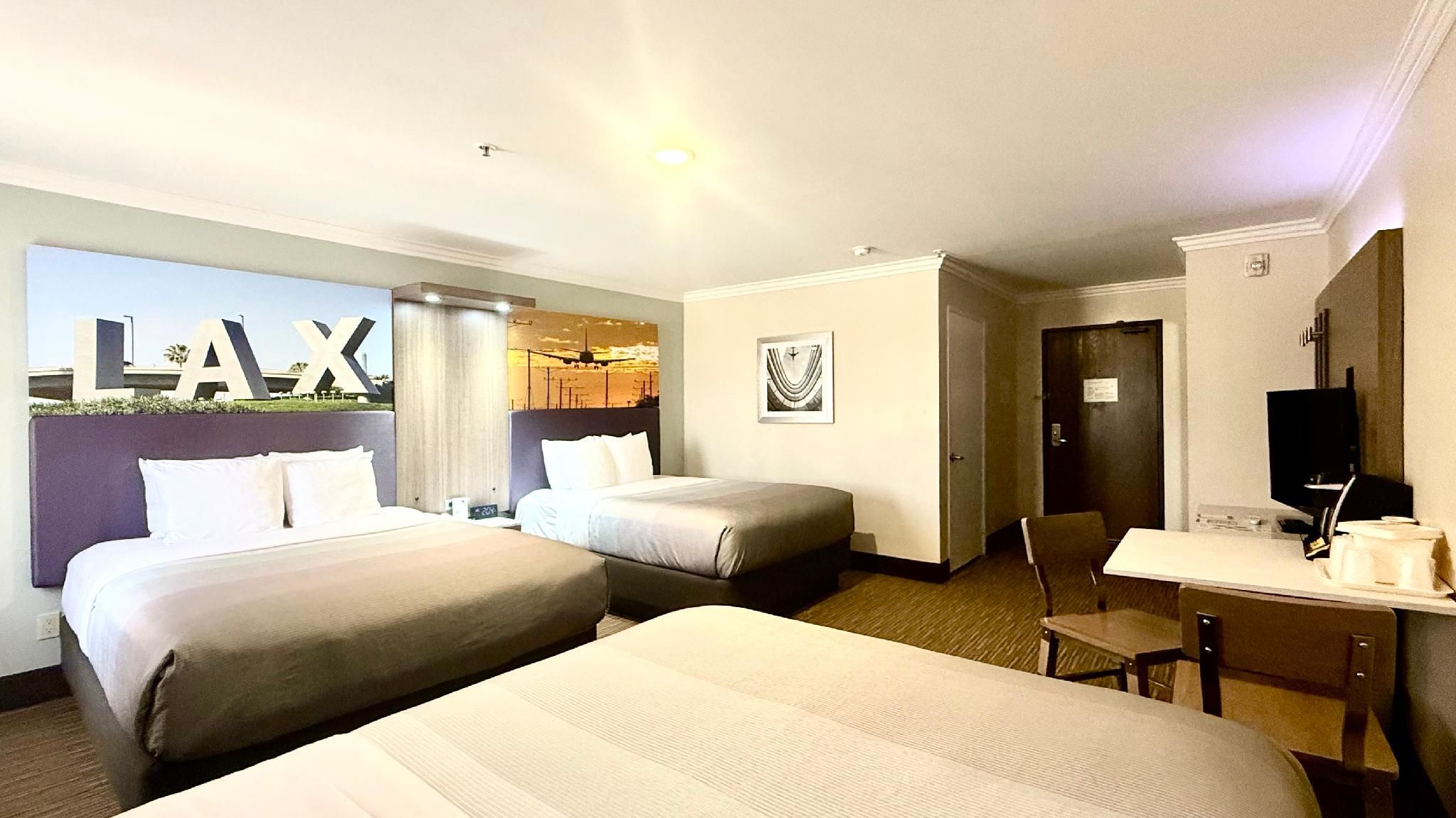 3 Queen Beds Non-Smoking