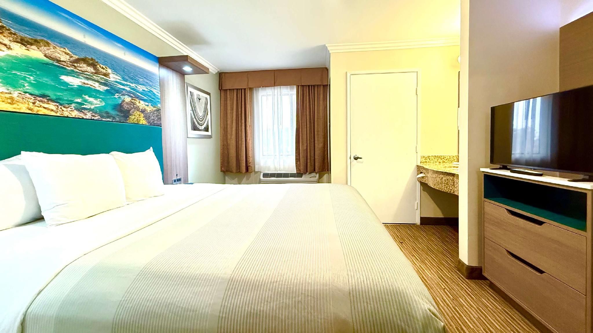 1 King Bed, Suite, Nonsmoking, Promotional