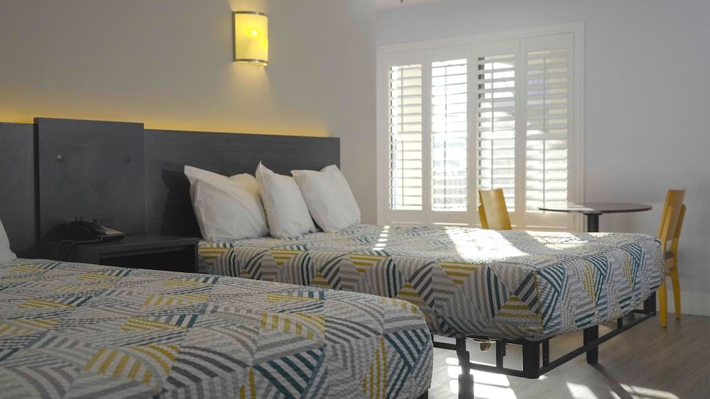 Deluxe Room, 2 Queen Beds, Non Smoking, Refrigerator