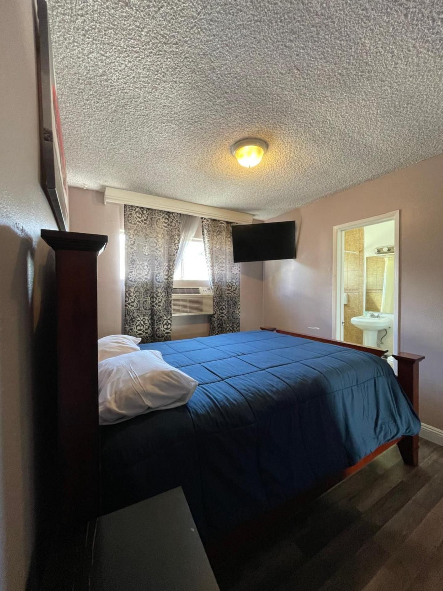 Queen Suite