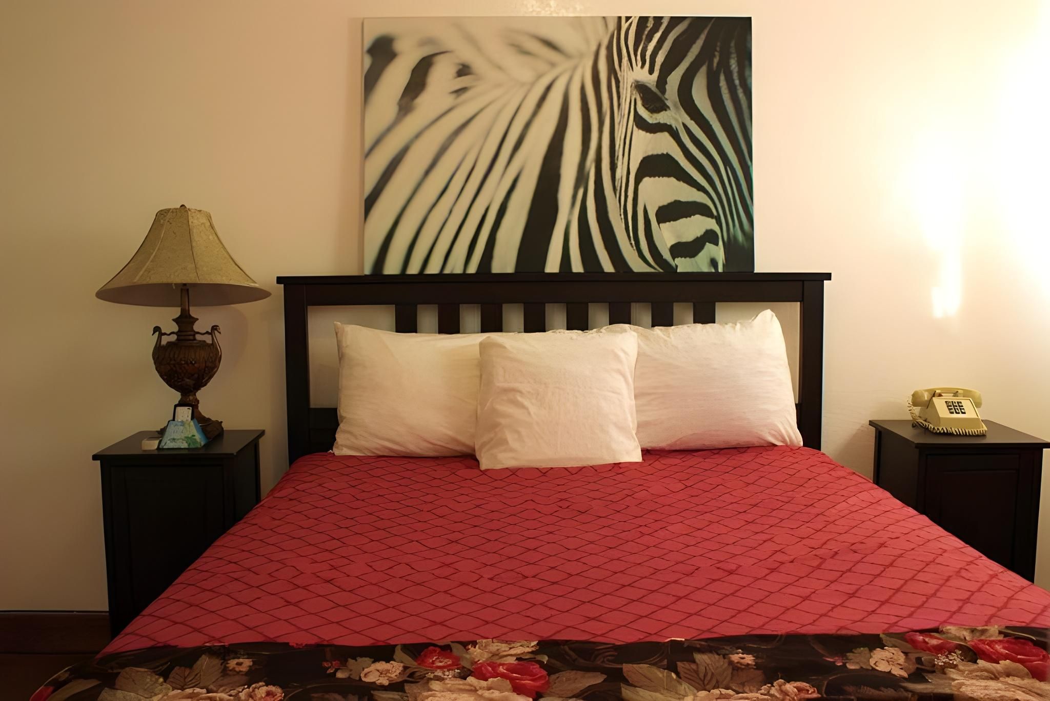 Tradewinds Airport Hotel Three-Bedroom Suite 2