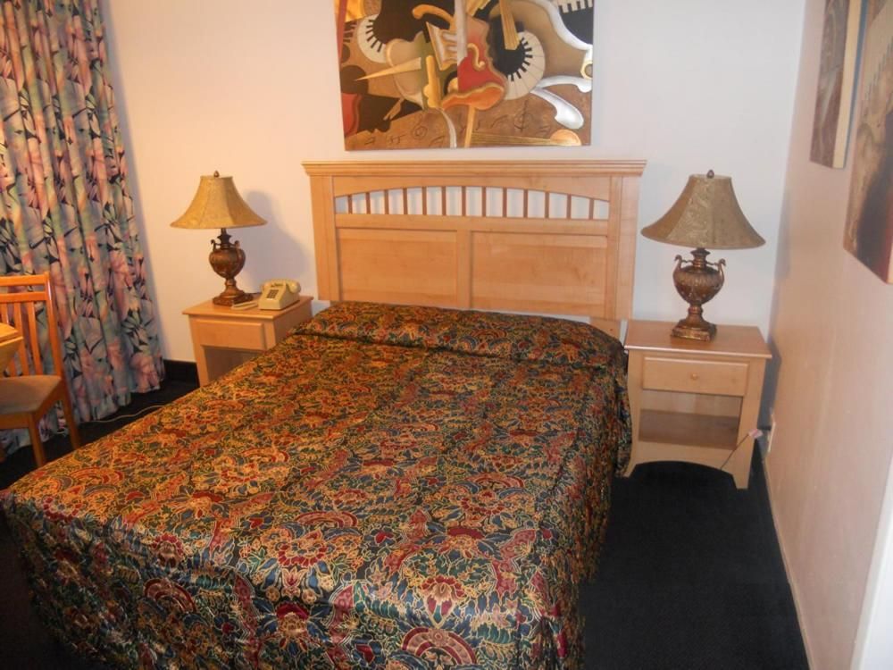 Tradewinds Airport Hotel Three-Bedroom Suite 3