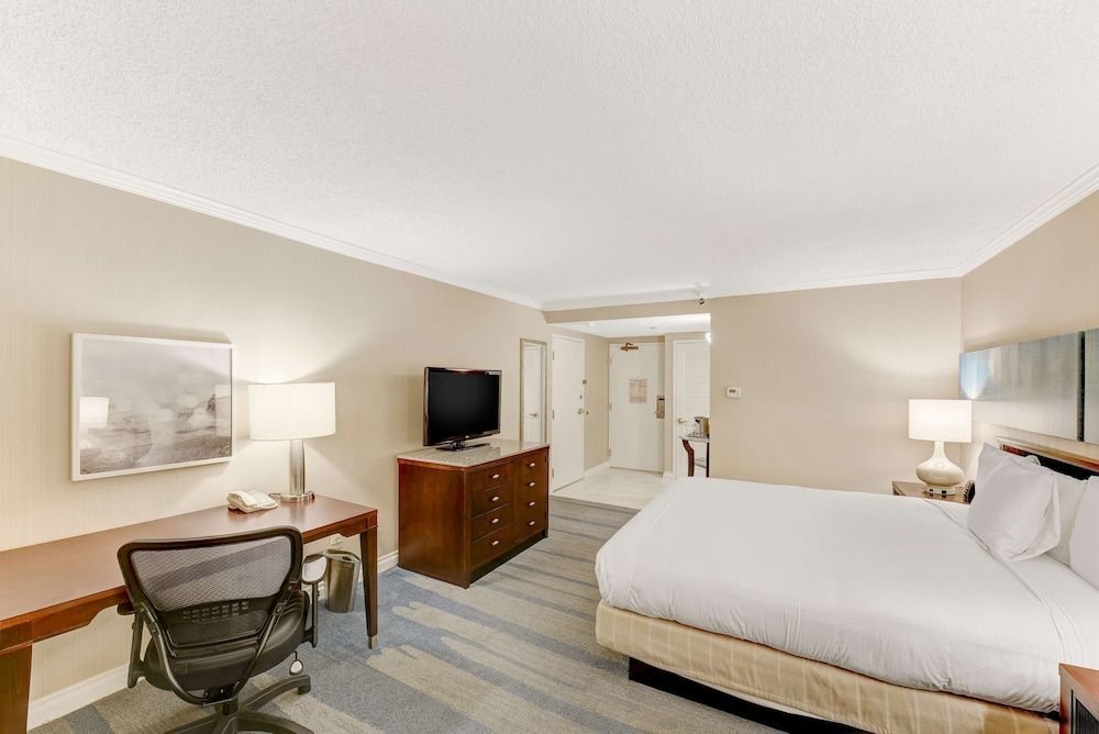 1 King Bed, Hearing Accessible