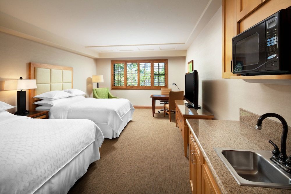 Sheraton La Jolla Hotel Room, 2 Queen Beds 2