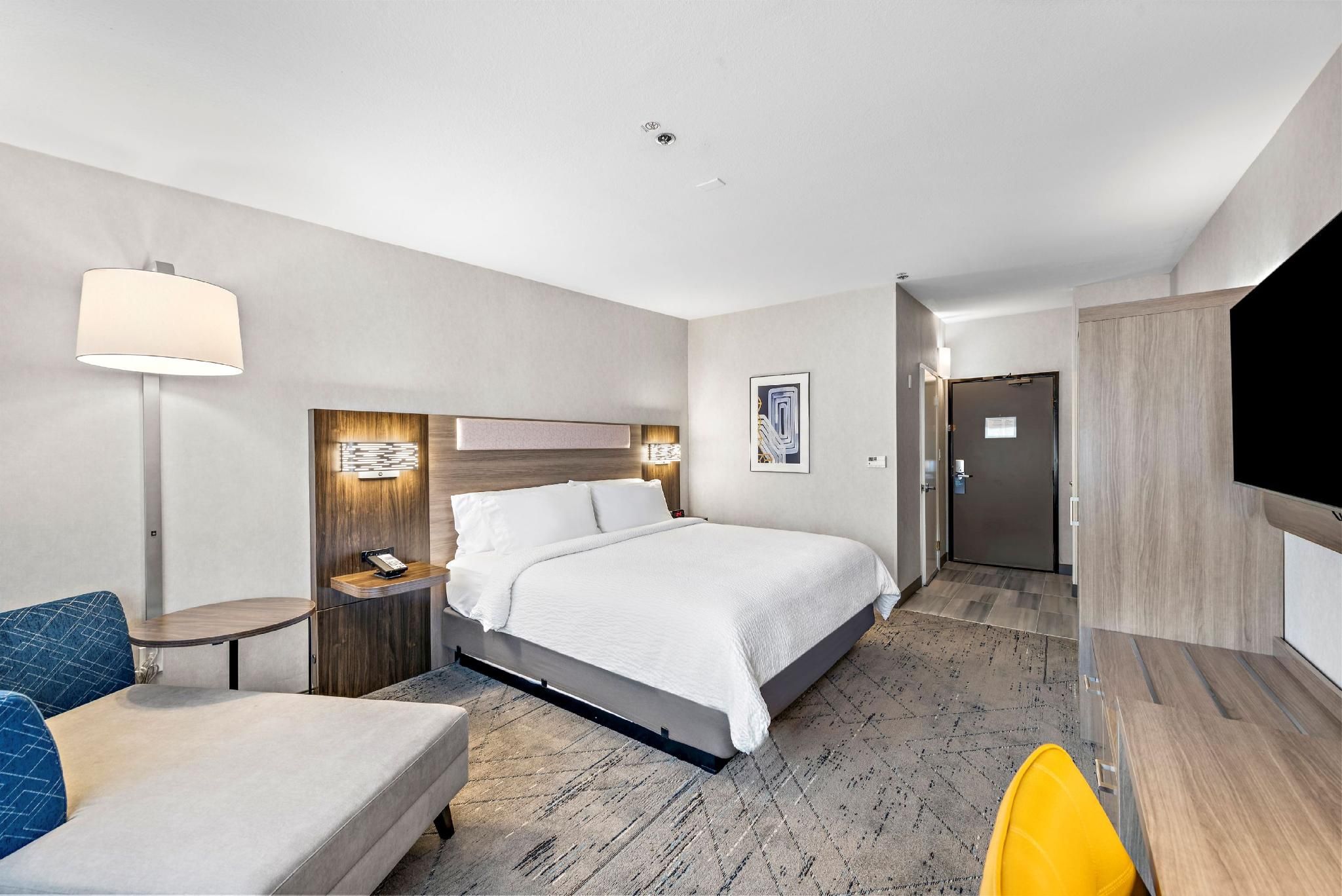 1 King Bed Standard Communication Accessible