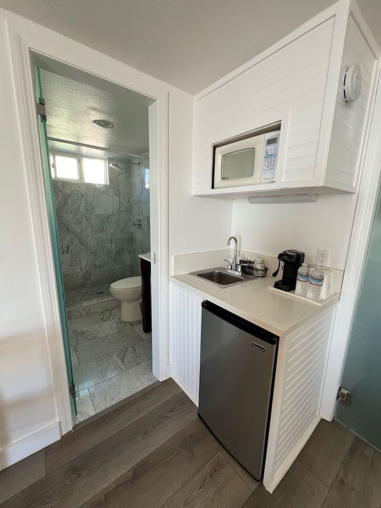 Capri Laguna on the Beach Room, 1 Queen Bed, Ocean View 6