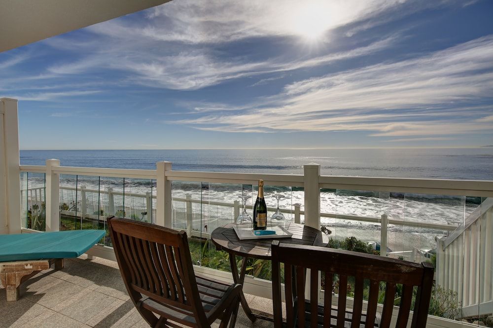 Capri Laguna on the Beach Room, 1 King Bed, Beachfront 4