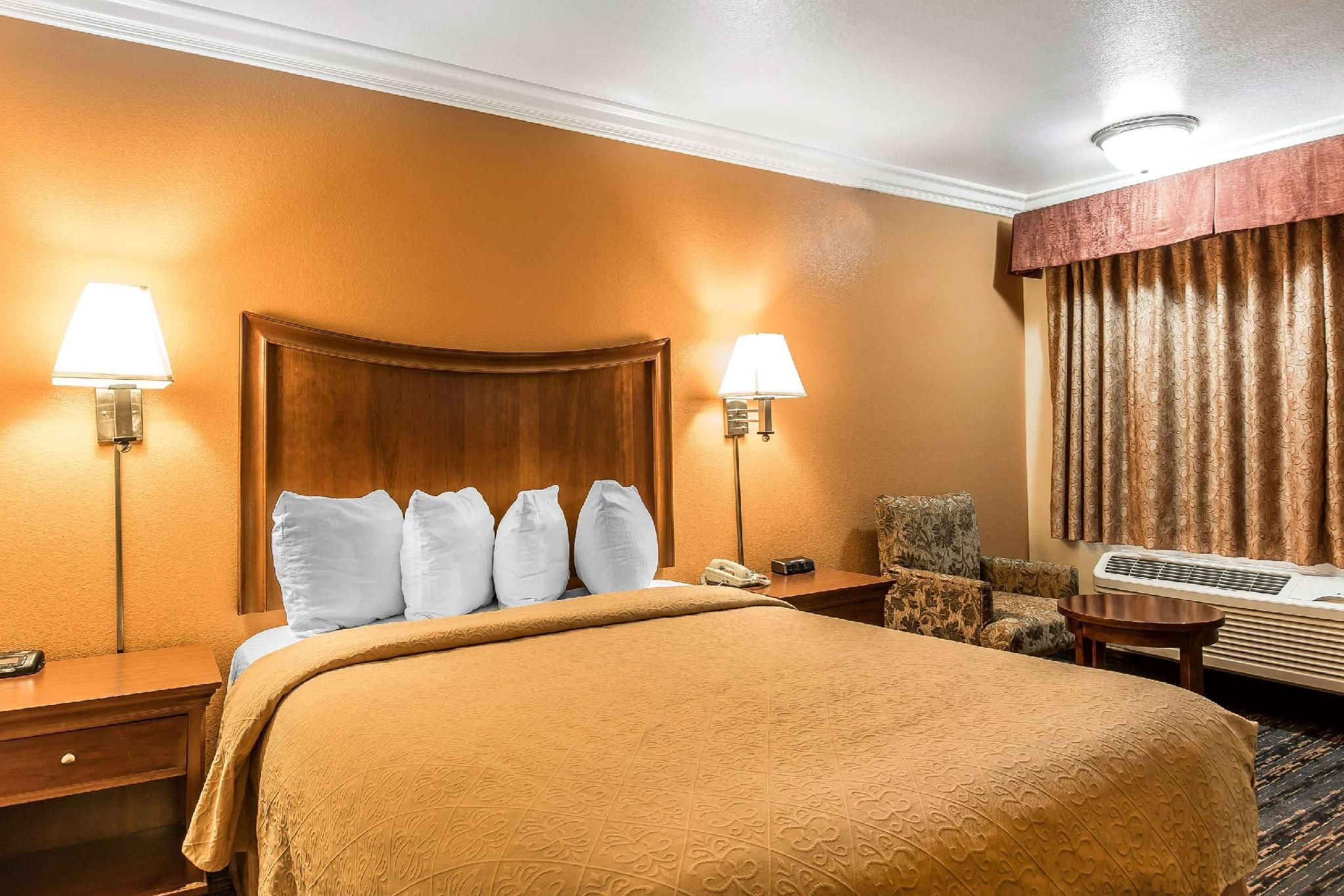 1 Queen Bed, Nonsmoking, Accessible