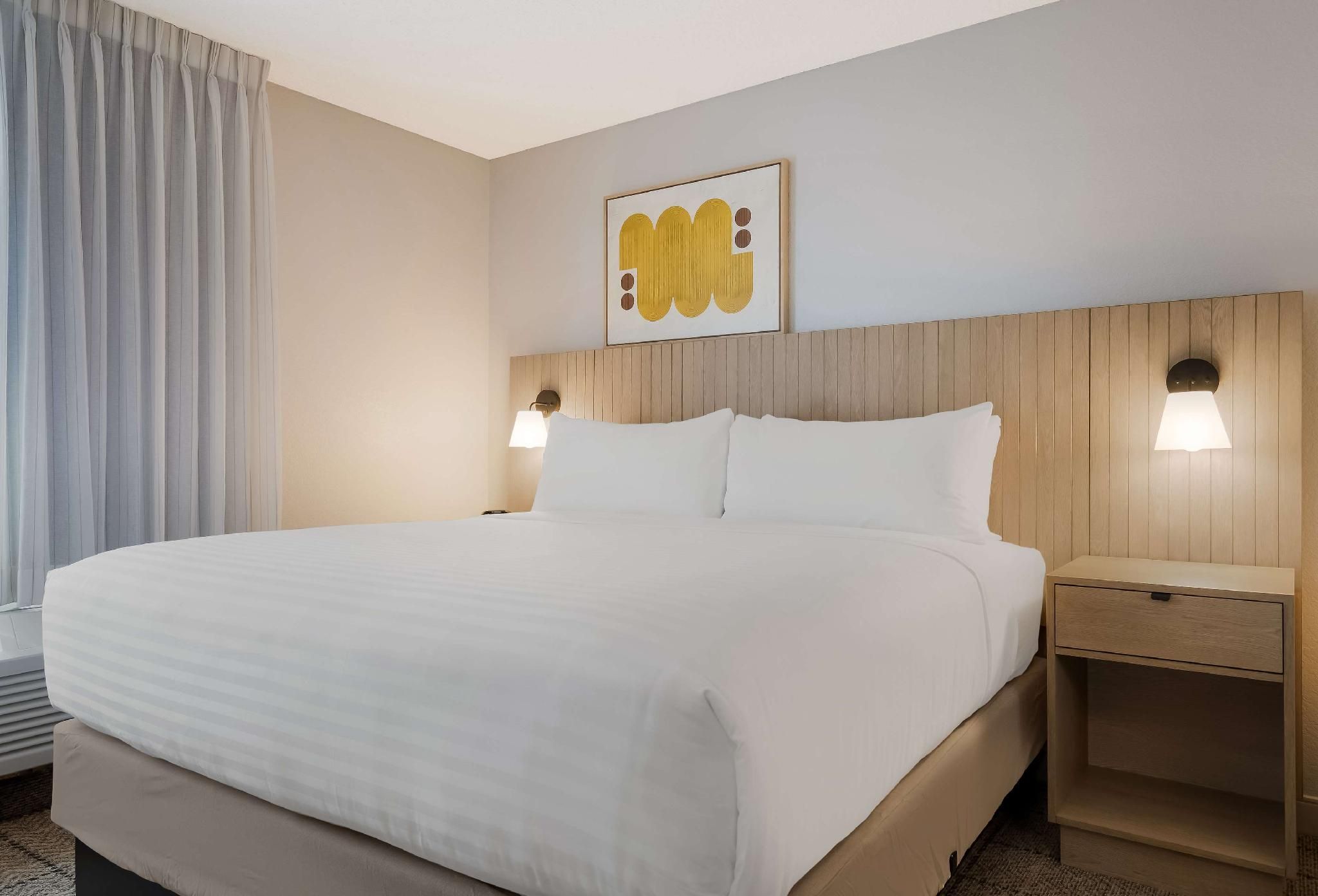 Mobility Accessible Studio Suite Queen Bathtub