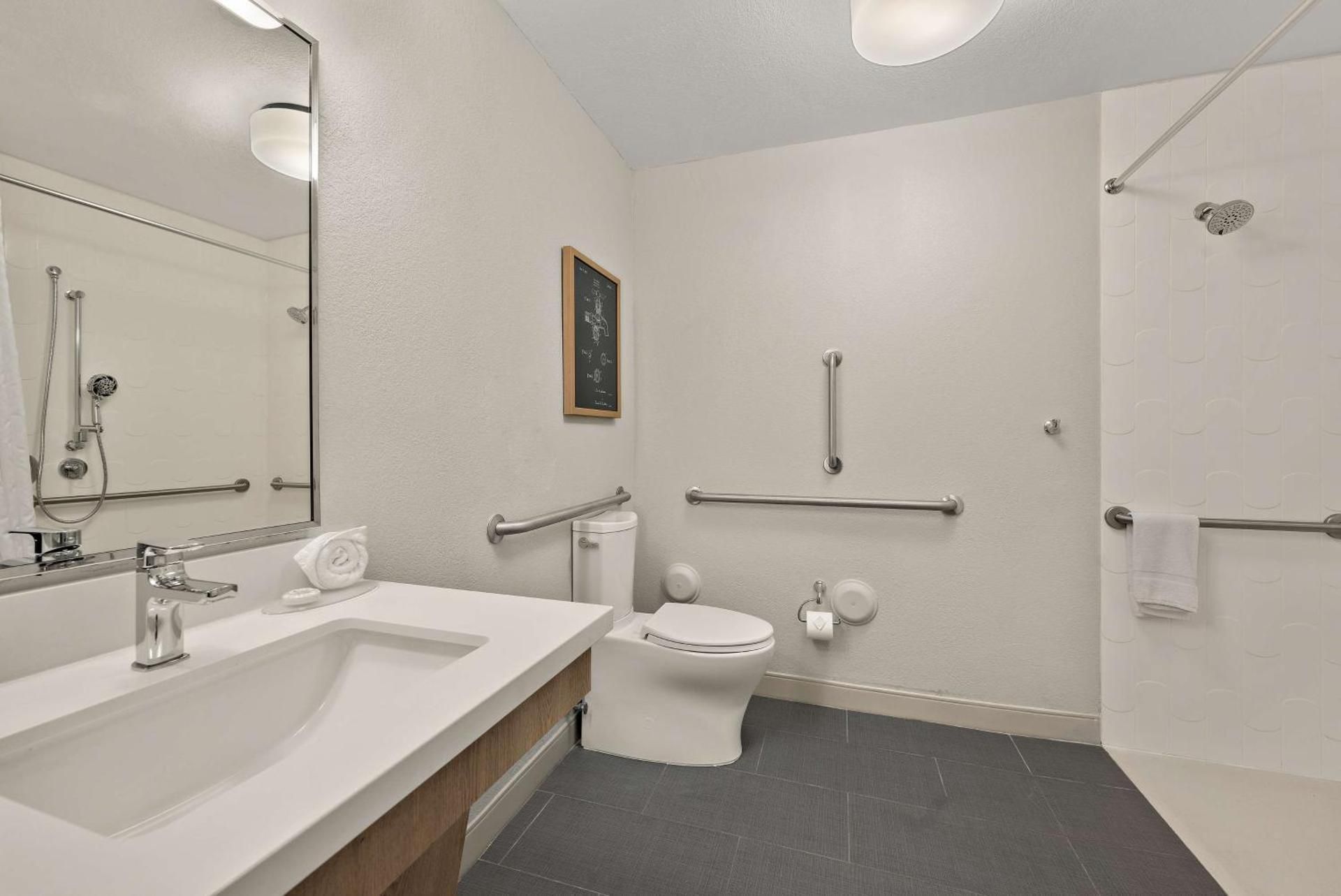 Sonesta Simply Suites Irvine East Foothill Mobility Accessible Studio Suite Queen Roll-In Shower 2