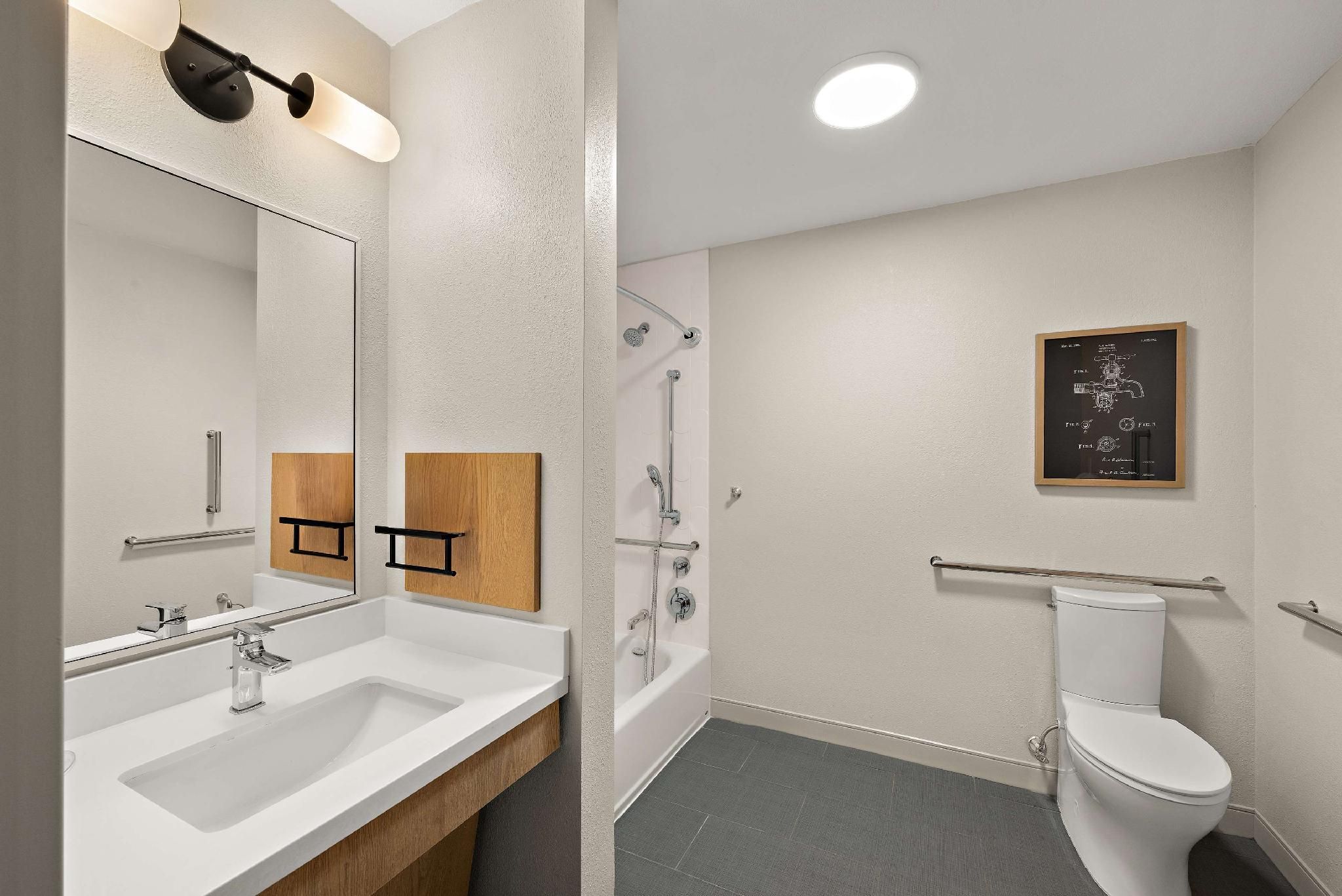 Mobility Accessible One Bedroom Suite Queen Bathtub