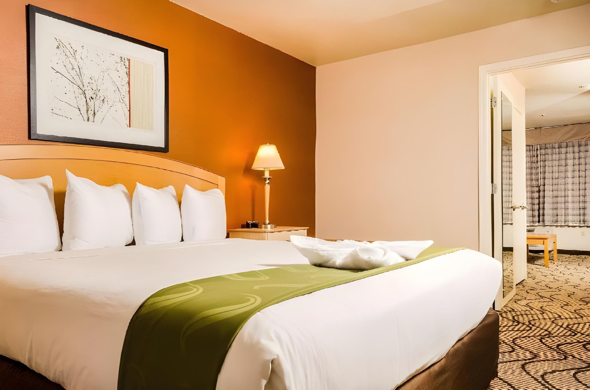 1 King Bed, 1 Queen Bed, Suite, Nonsmoking, Accessible