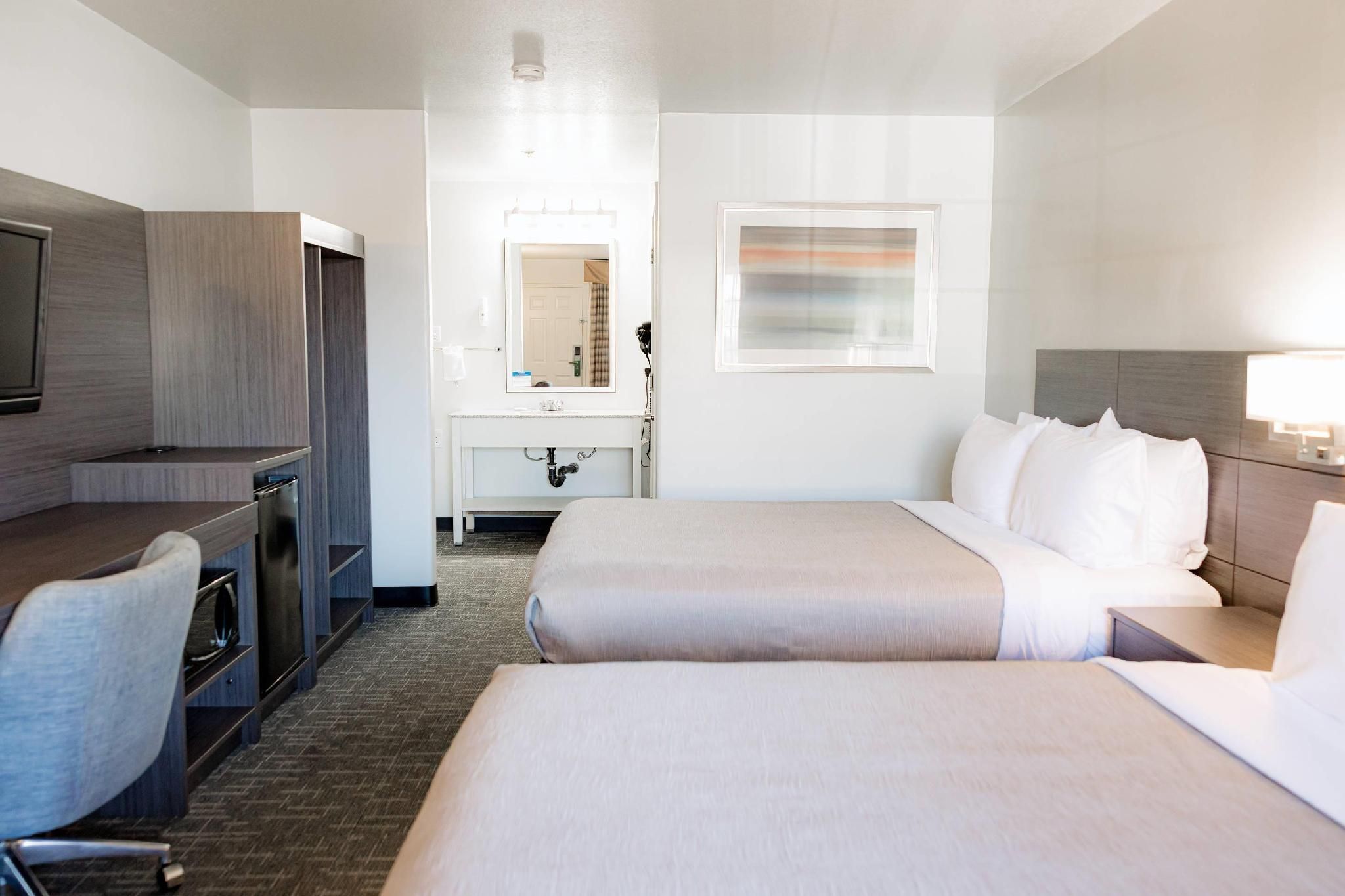 2 Queen Beds, Nonsmoking, Accessible