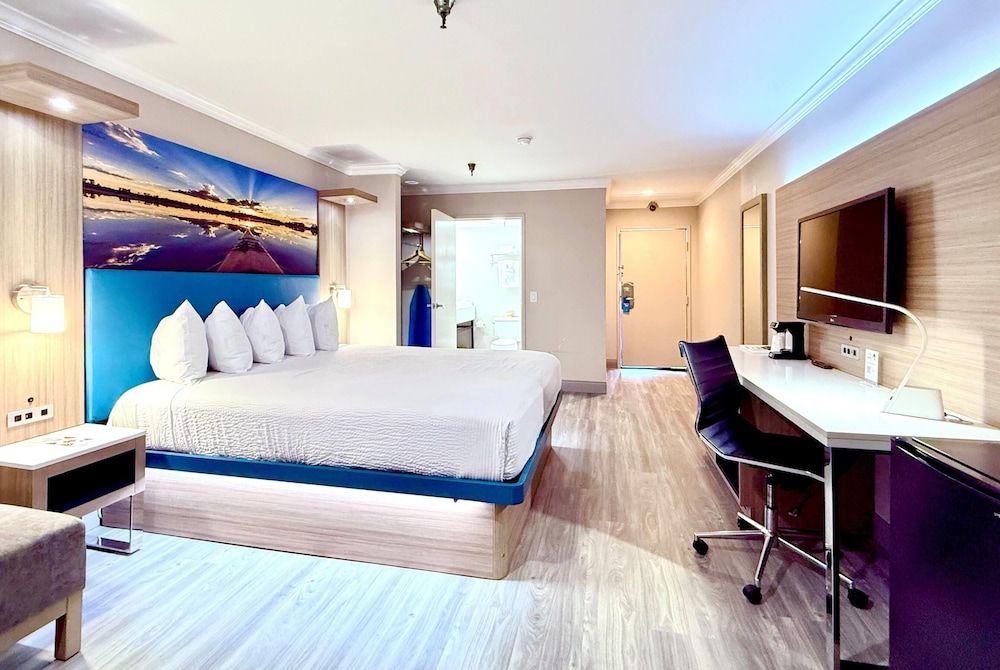 undefined Days Inn by Wyndham Los Angeles LAX/Redondo/Manhattan Beach 4