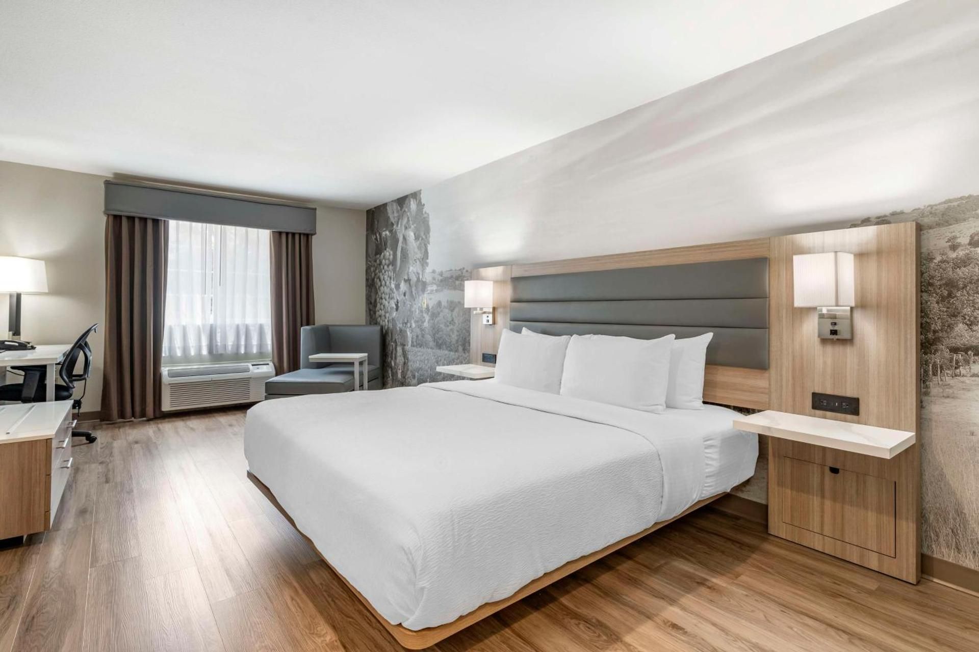 Best Western Plus Vineyard Inn Suite - 1 King Bed, Nonsmoking, Hot Tub