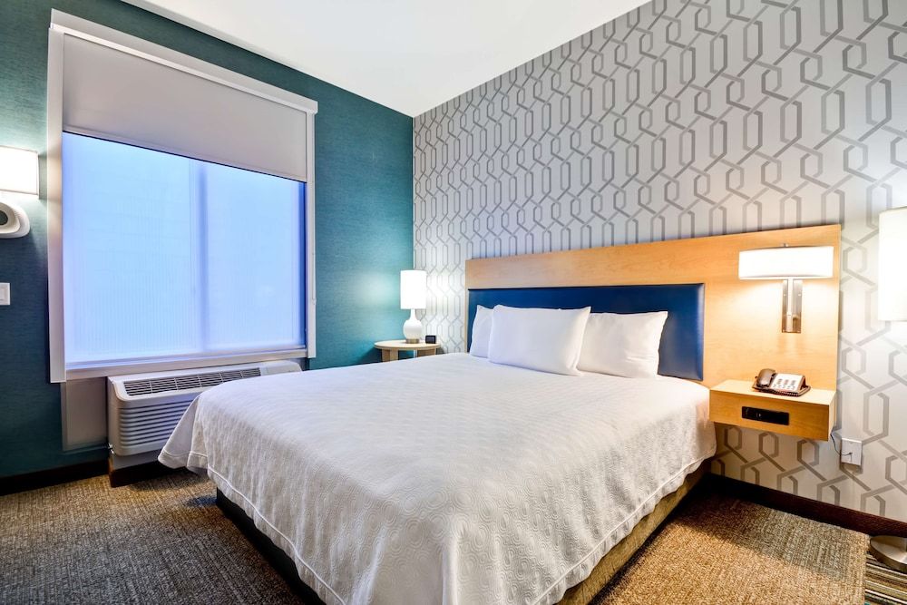 Suite, 1 King Bed, Accessible, Non Smoking (Hearing)