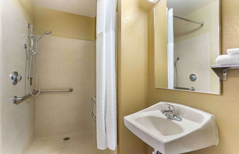 Extended Stay America Suites Livermore Airway Blvd Studio, 1 Queen Bed, Accessible, Non Smoking 4