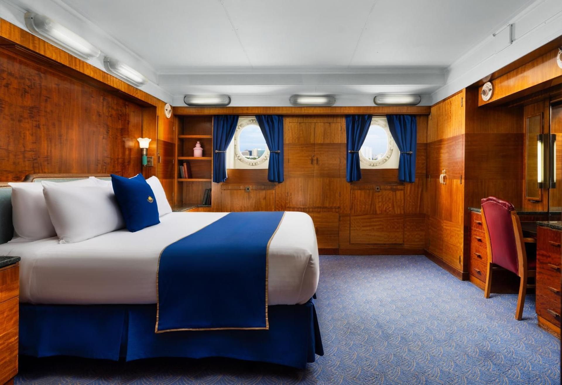 Family Stateroom King and Twin bed