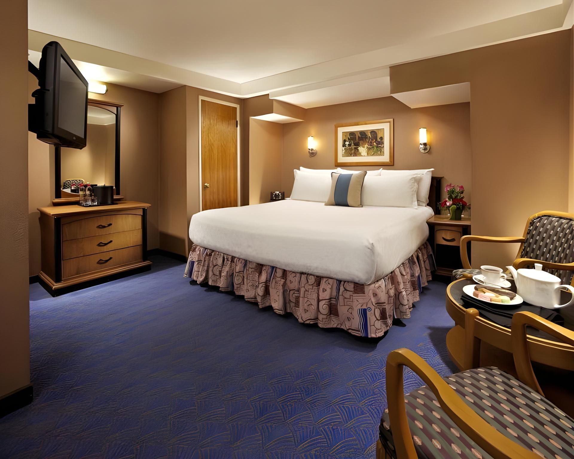 Inside Stateroom with 1 King Bed