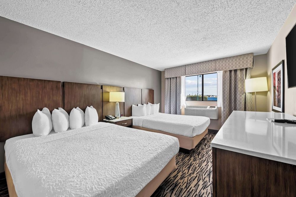 Best Western Los Alamitos Inn & Suites Standard Room, 2 Queen Beds, Non Smoking, Refrigerator & Microwave 2