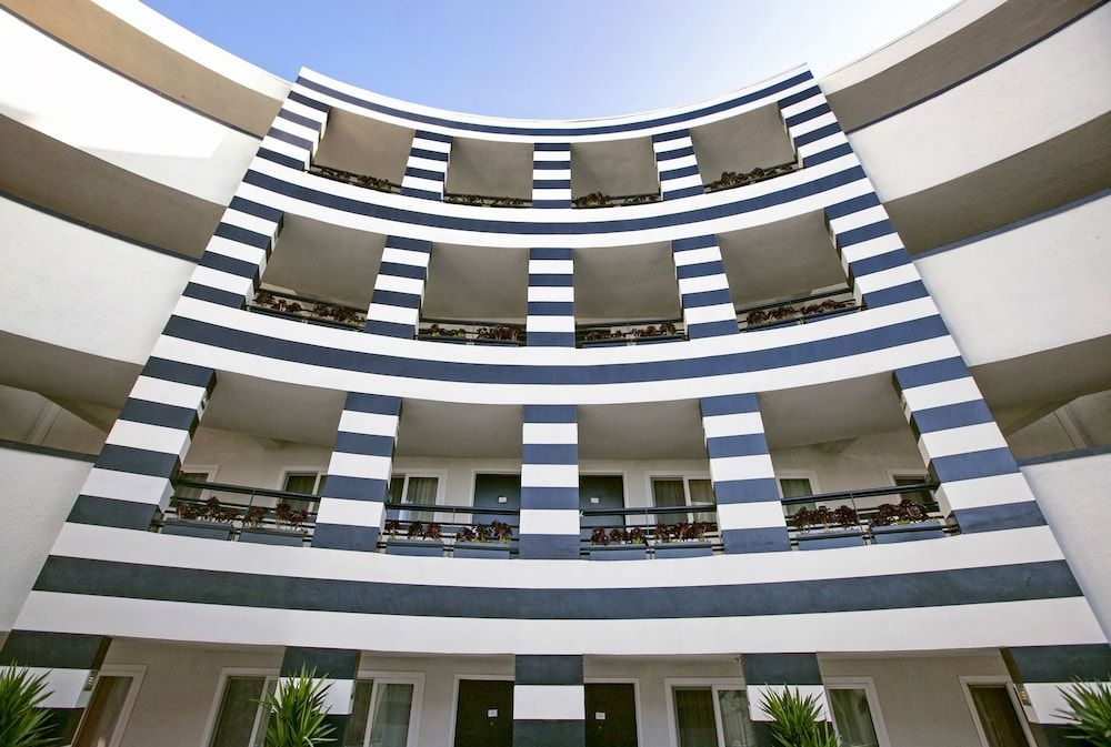 undefined Carlyle Inn 8