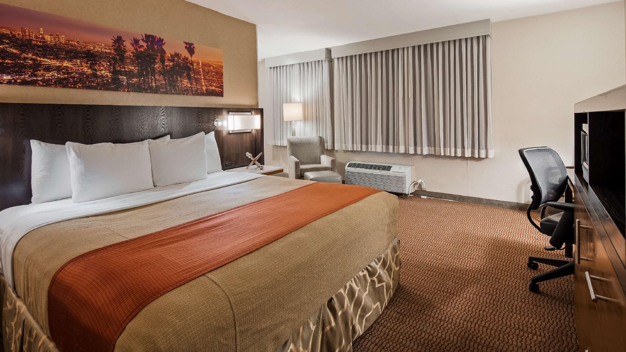 Suite - 1 King Bed, Nonsmoking, Balcony, Sitting Area