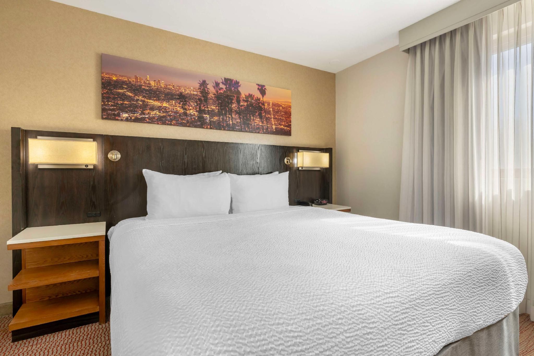 Suite - 1 Queen Bed, Nonsmoking, Sofabed
