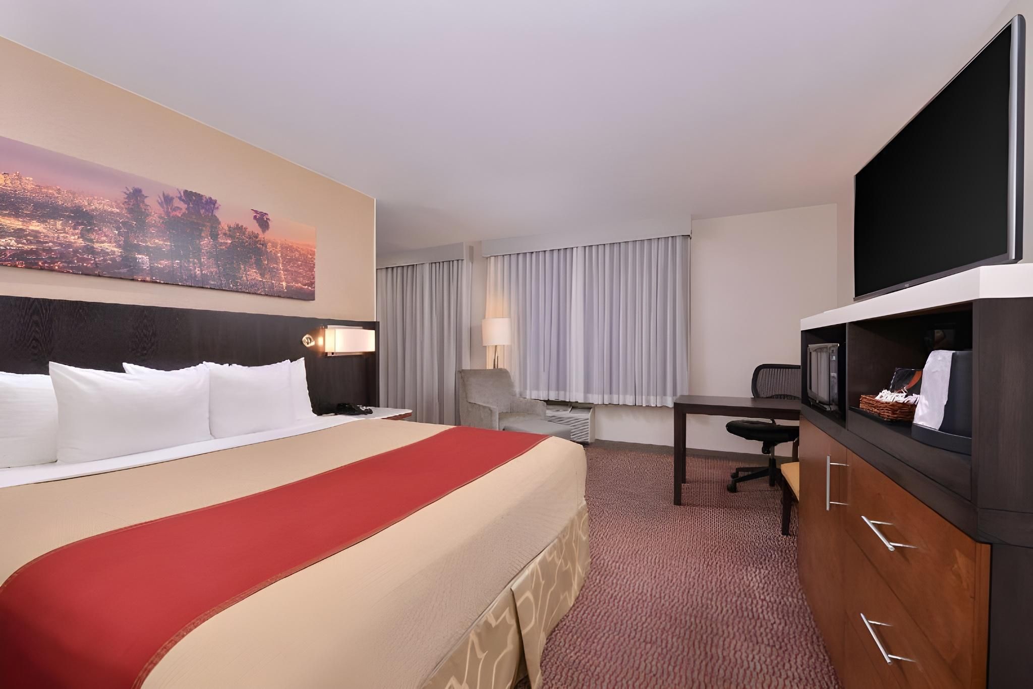 1 King Bed, Nonsmoking