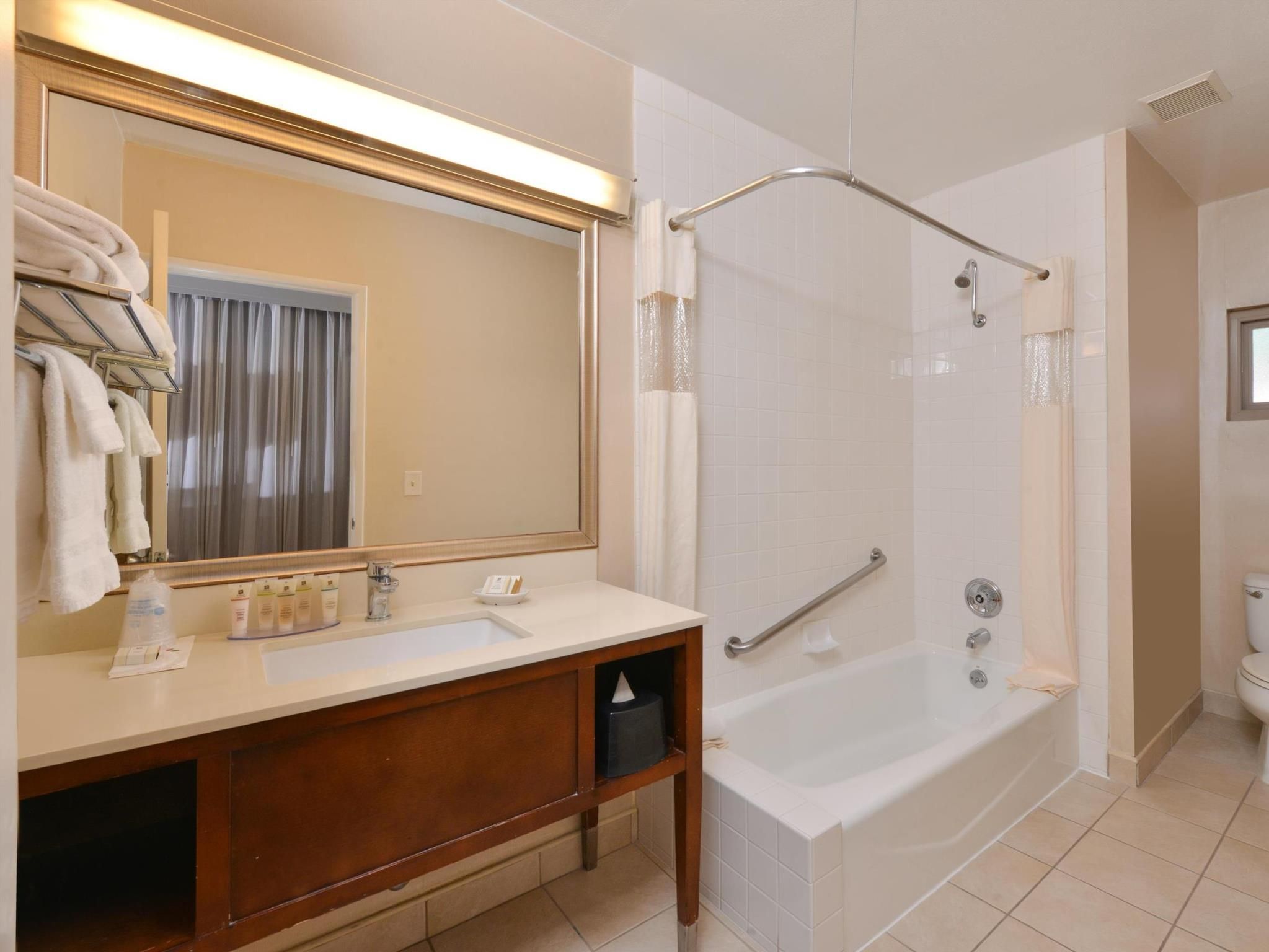 undefined Best Western Royal Palace Inn & Suites 5