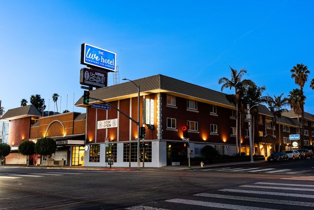 undefined The Live Hotel 4