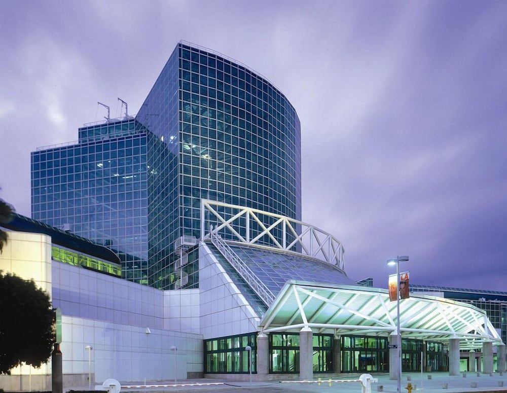 undefined The Live Hotel 6