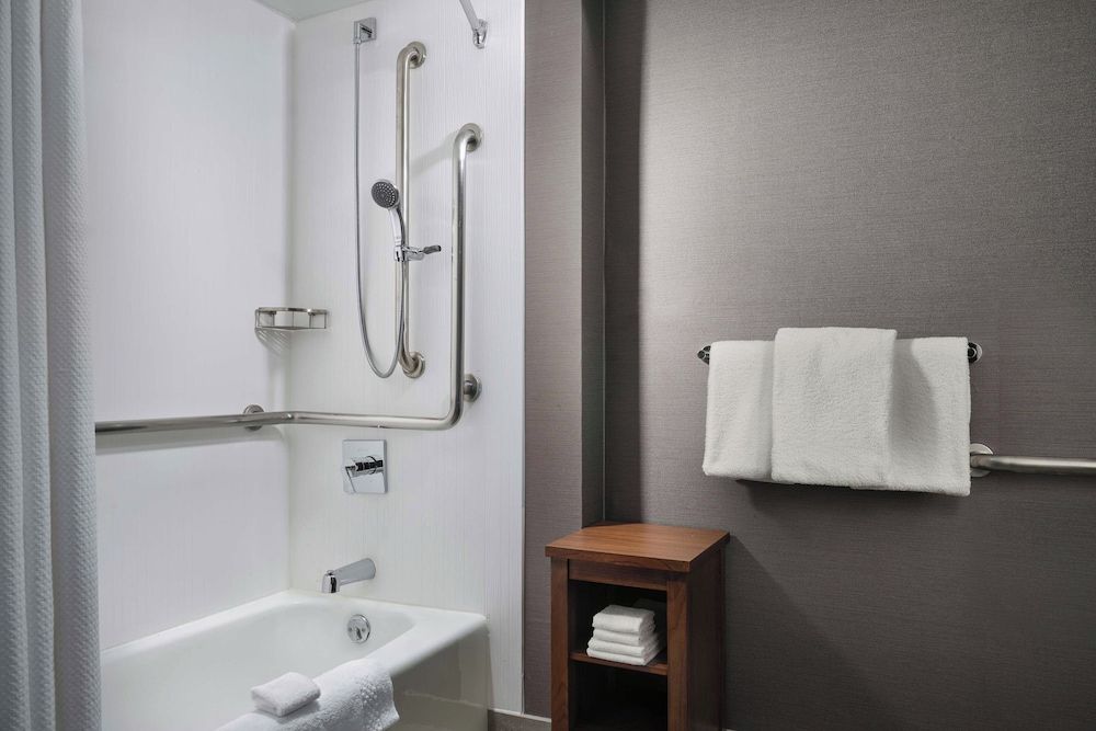 Courtyard by Marriott Los Angeles Century City/Beverly Hills Room, 1 Queen Bed 4