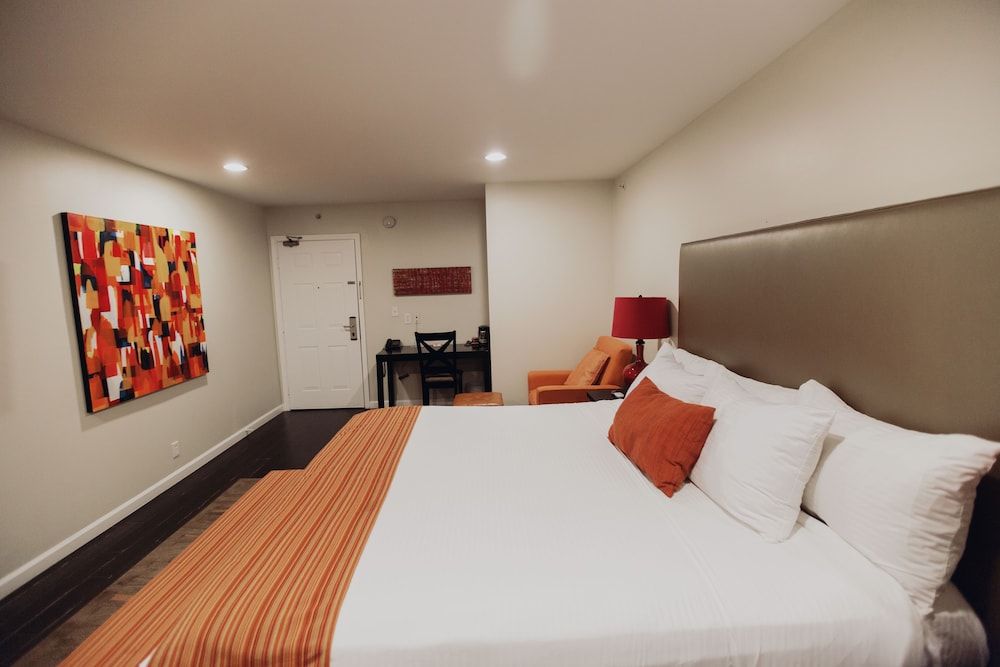 Standard Room, 1 King Bed