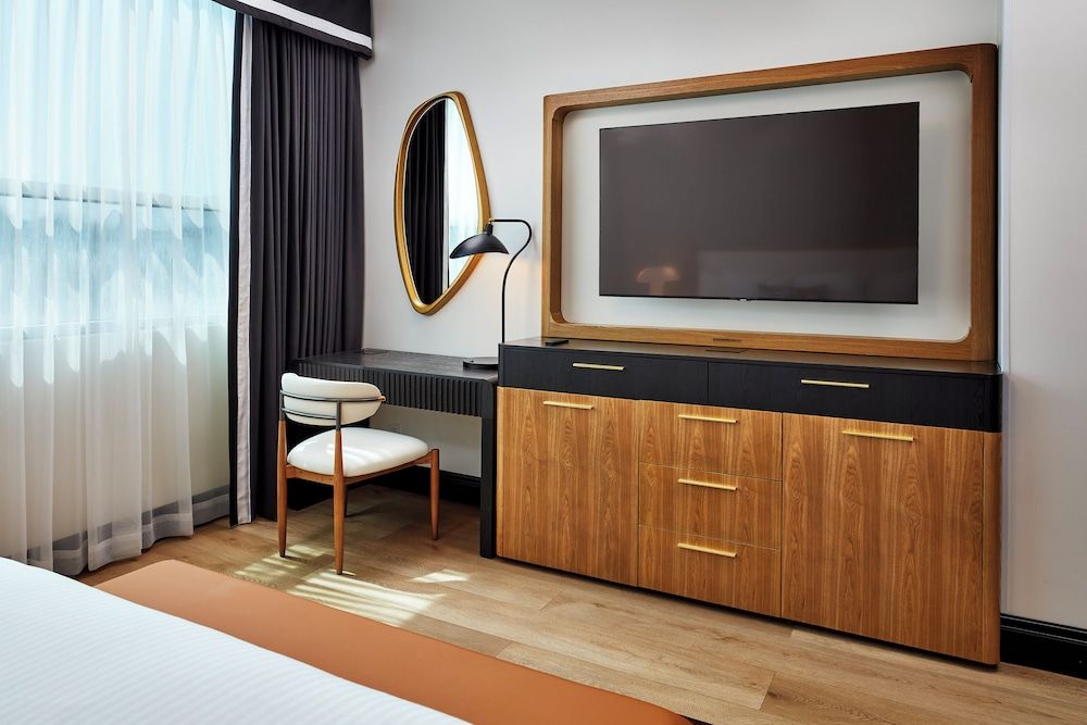 Elan Hotel Executive Room, 1 King Bed 6