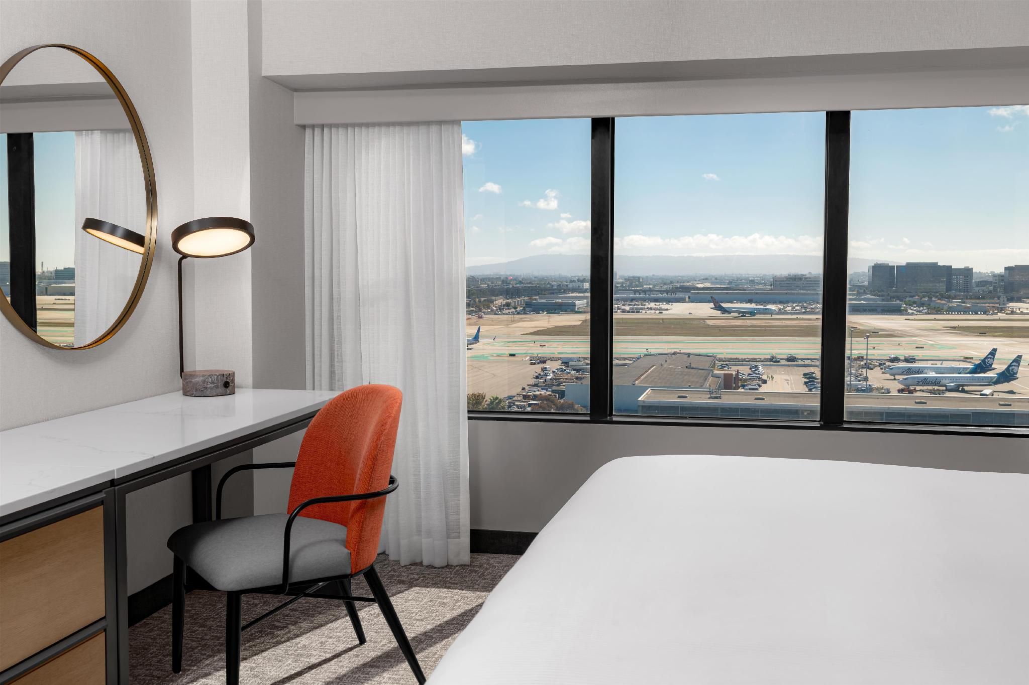1 King Runway View Mobility Accessible Tub