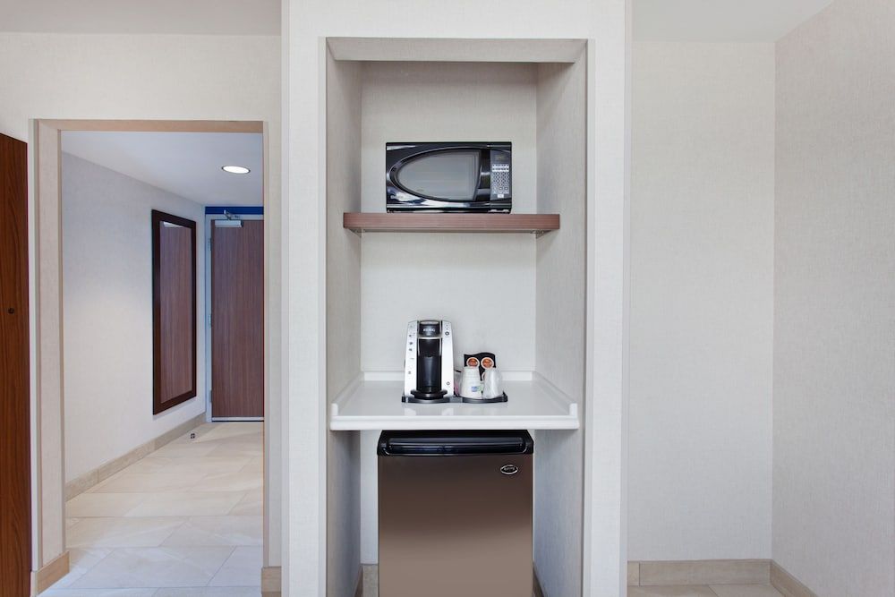 undefined Holiday Inn Express West Los Angeles by IHG 7