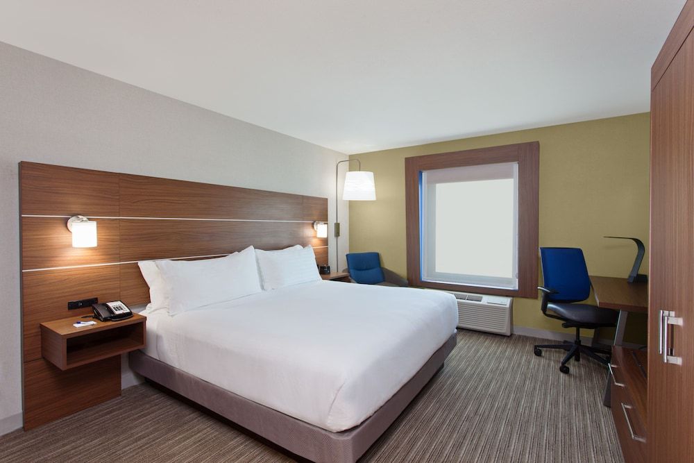Holiday Inn Express West Los Angeles by IHG Standard Room, 1 King Bed