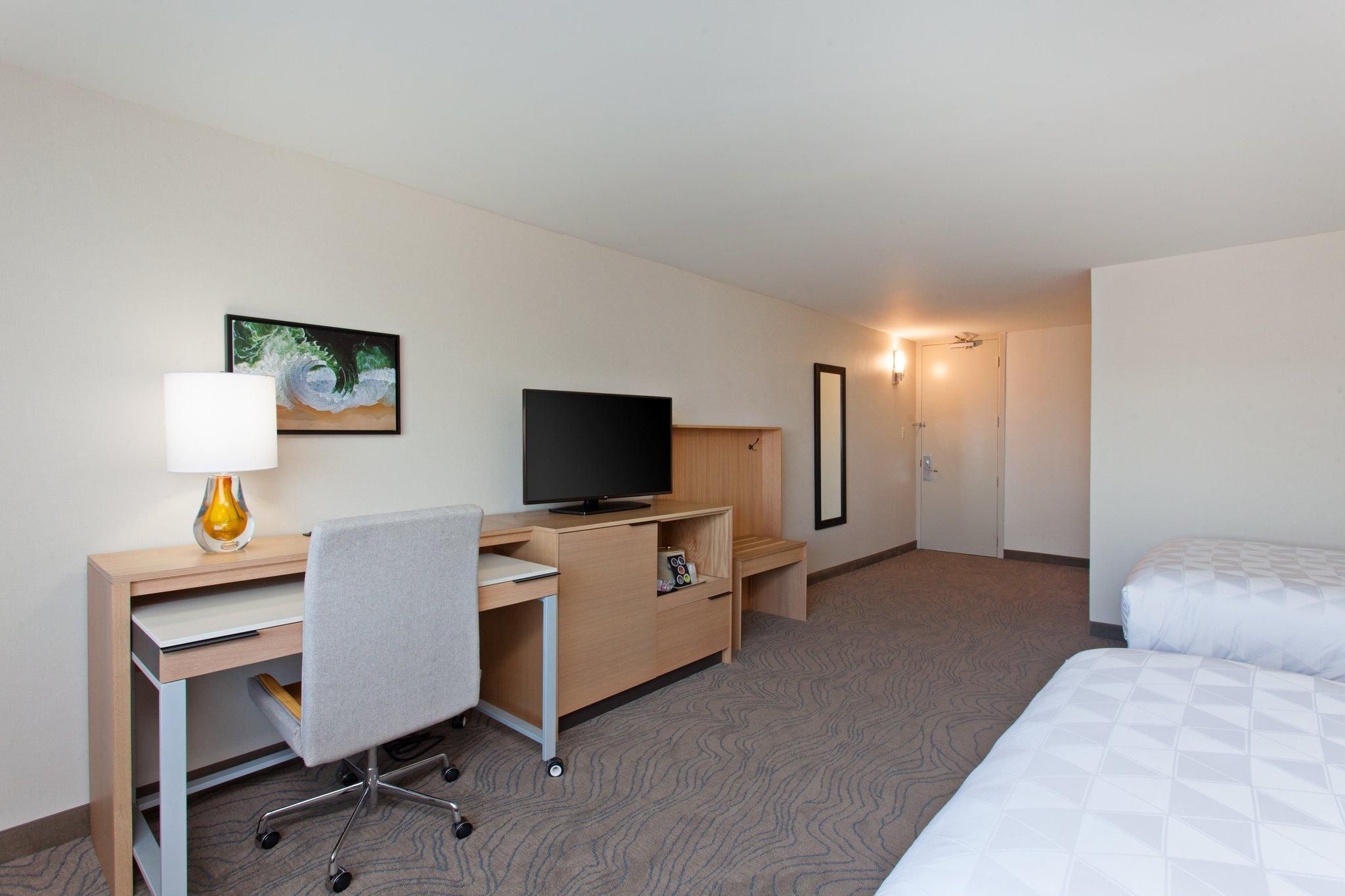 undefined Holiday Inn Los Angeles - LAX Airport by IHG 6