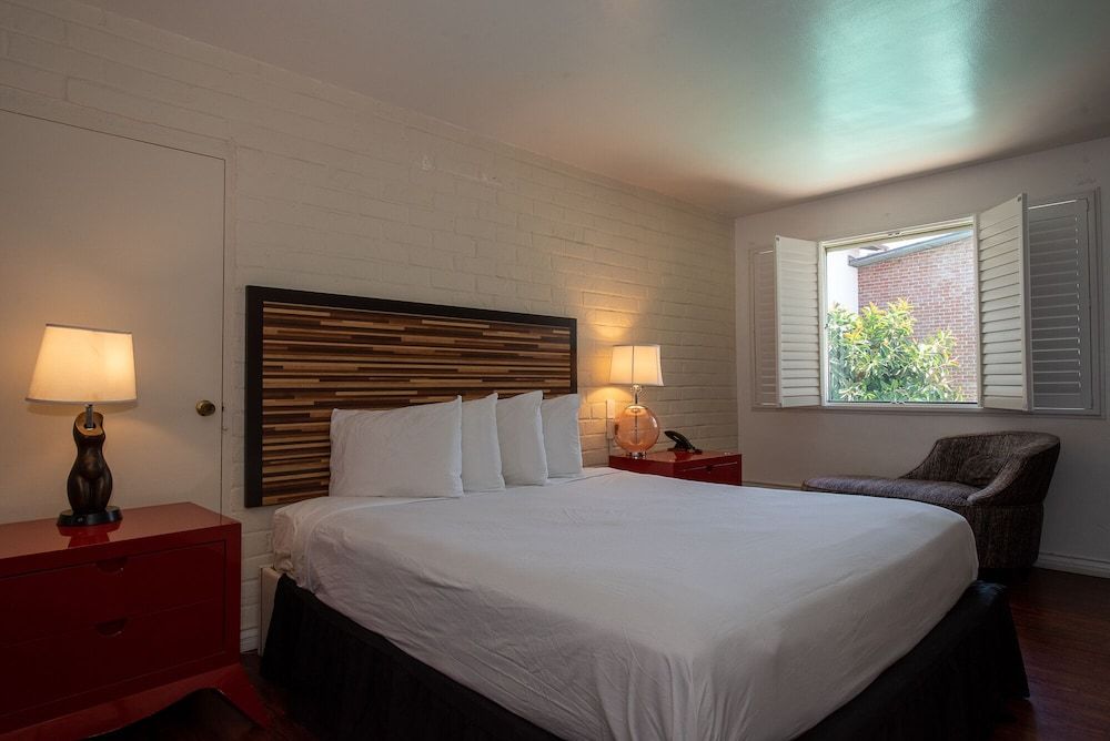 Hollywood Downtowner Deluxe Suite, 1 King Bed