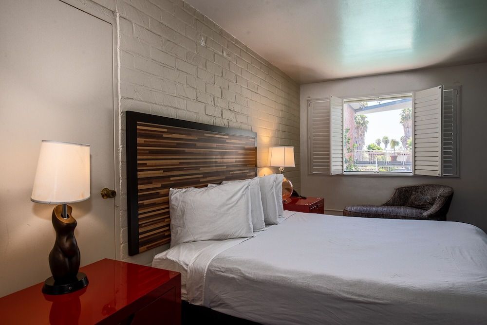 Hollywood Downtowner Deluxe Suite, 1 King Bed 2