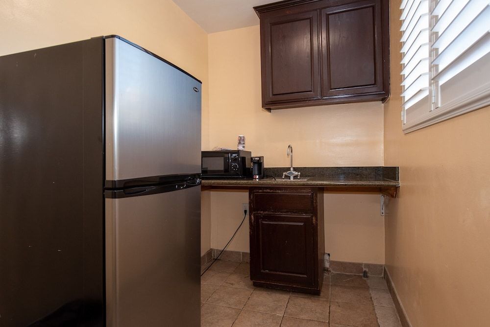 Hollywood Downtowner Deluxe Suite, 1 King Bed 4